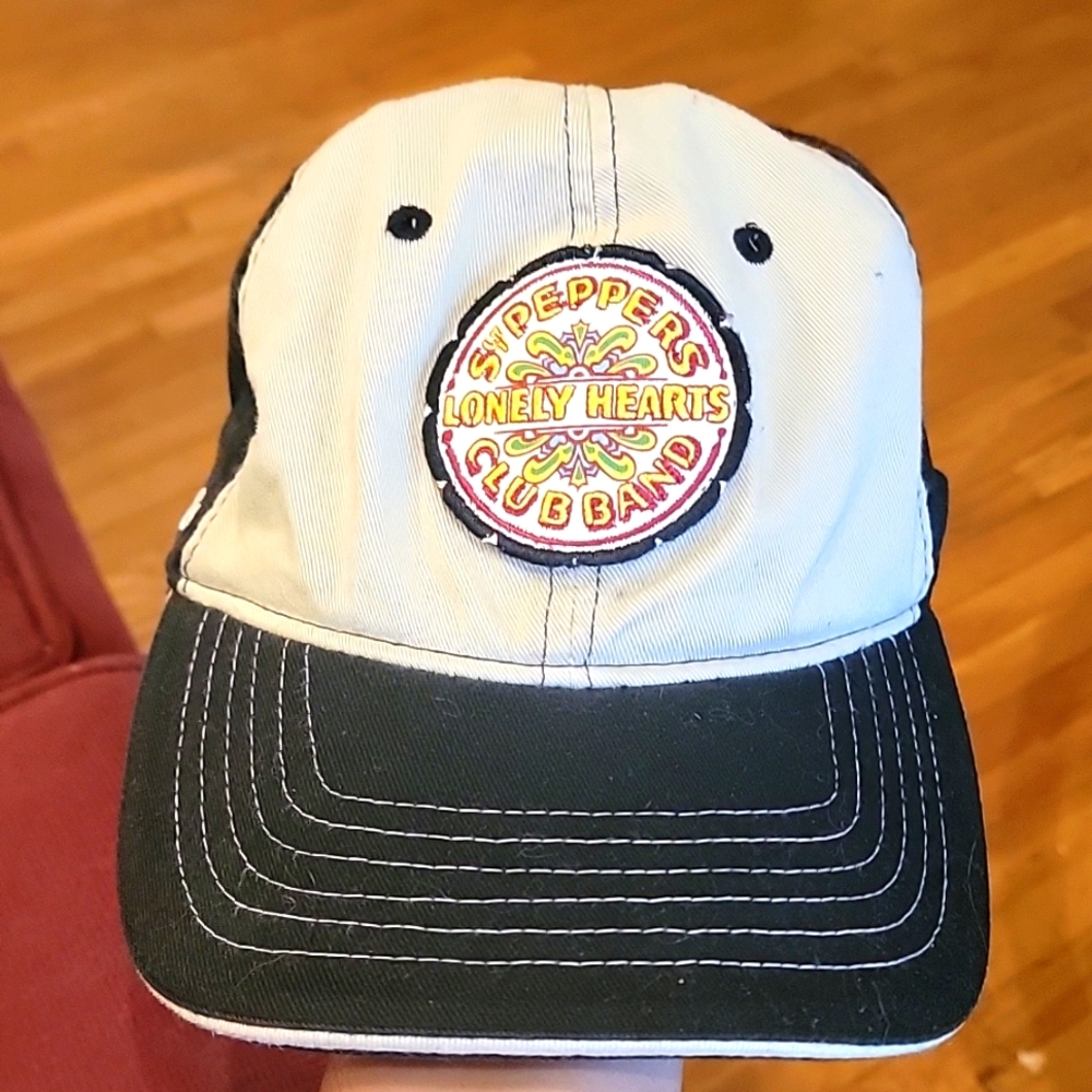 The Beatles Sergeant Pepper Lonely Hearts Club Band 2007 Apple hat (Rare)